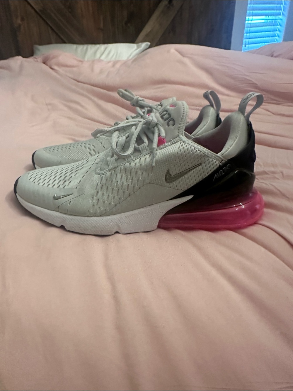 Nike Air Max 270 in Light Gray with Pink Heel Air Unit